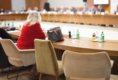 What does Moot Mean? (with pictures)